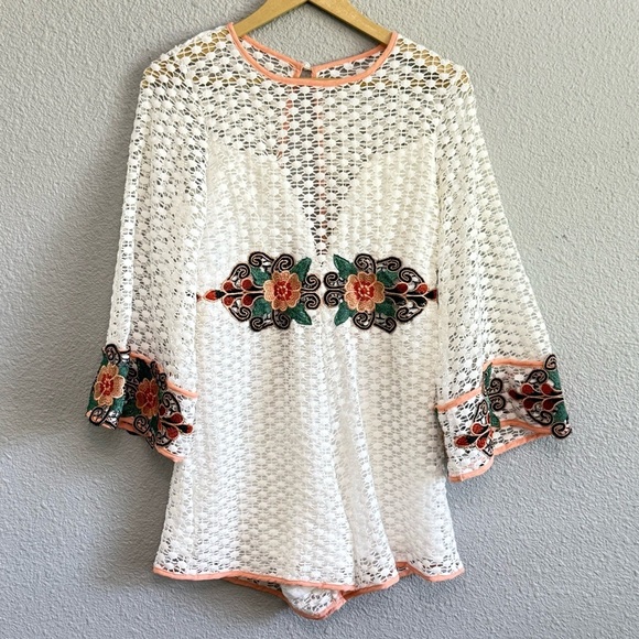 Solaris Open Crochet Embroidered Floral Size Medium NWT - Picture 3 of 7